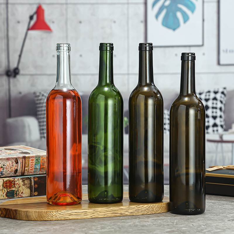 Bernsteinfarbene Glasflasche